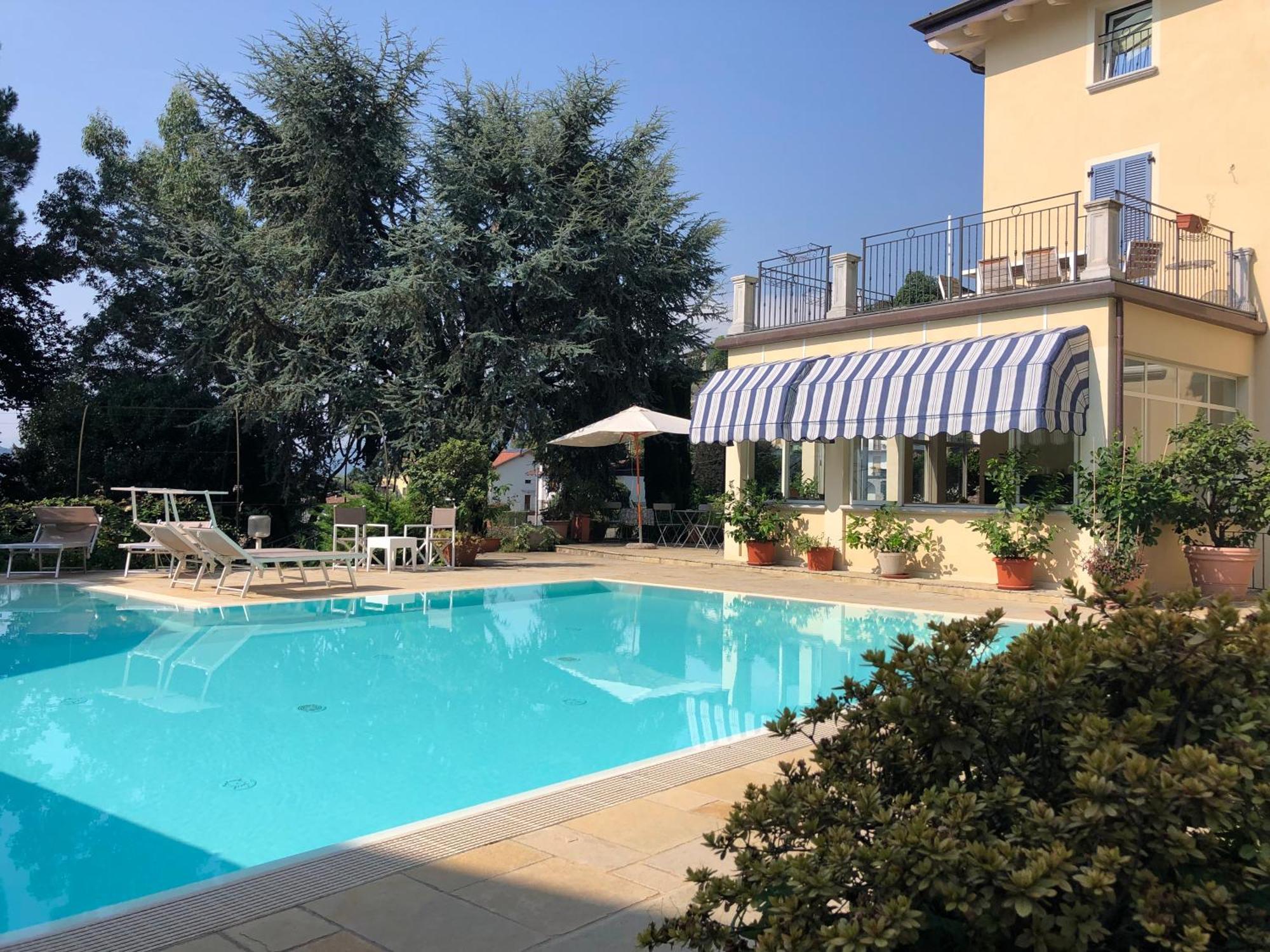 B&B Villa Eden Jacuzzi Pool 도마소 외부 사진